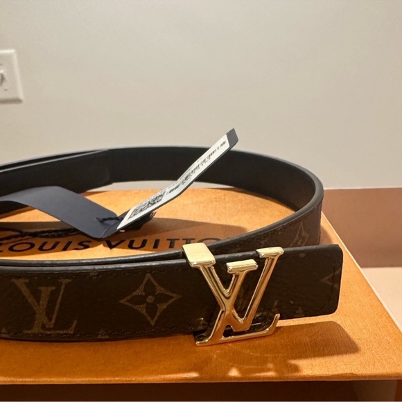 Authentic Louis Vuitton Women’s 65 CM Belt (Never Worn) - Picture 7 of 7